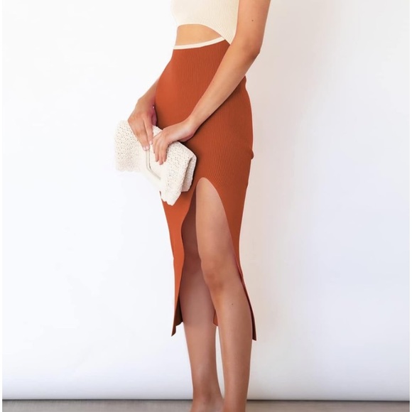 Knit midi dress - Picture 2 of 5